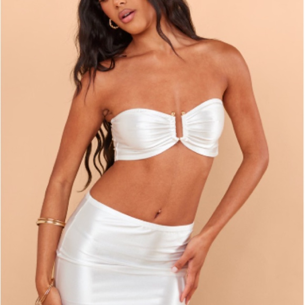 PrettyLittleThing White Strapless Crop Top